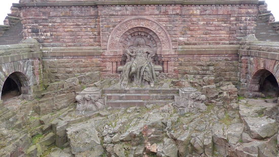 dort "thront" aber nur Barbarossa