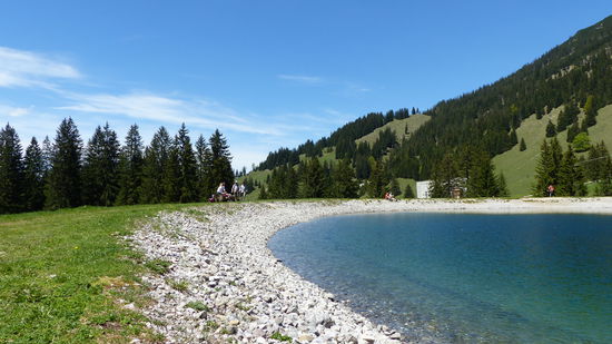 kleiner künstlicher See an der Seealpen-Station