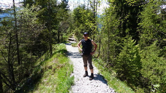 Schotterpiste auf dem Grat