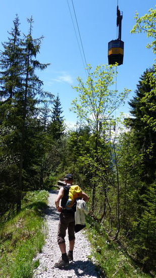 ups, da kommt plötzlich die Seilbahn