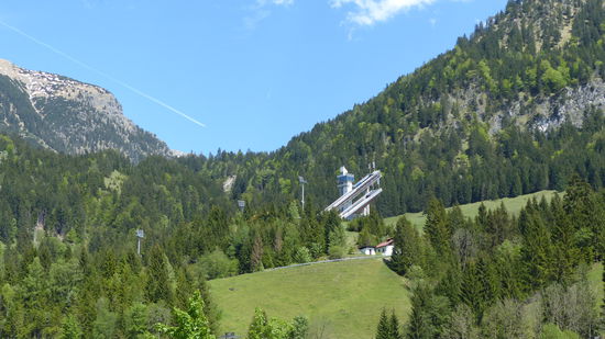 hier beginnt die Vierschanzentournee