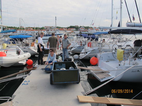 zwischen Putzkolonne, Gepäck und anderen Crews