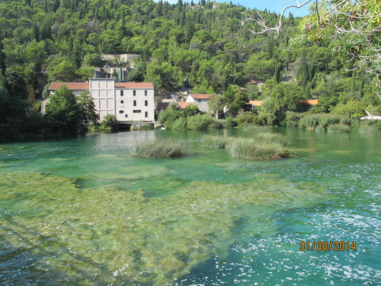 Das (mit wenigen Tagen Verspätung) weltweit zweite Wasserkraftwerk, das die Stadt Šibenik mit Strom versorgte.