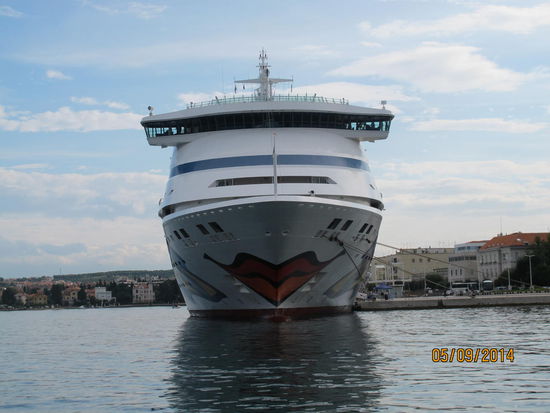 rechts die Meeresorgel, die gestern Nacht noch so entspannend gewirkt hatte ... gut, dass der Klotz nachts noch nicht da war