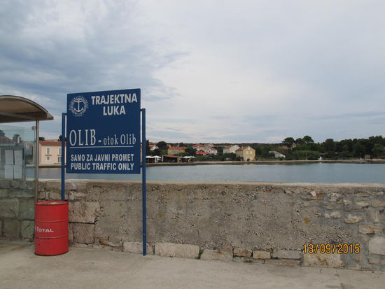 Ein ruhiger kleiner Hafen, ohne Duschen und sanitäre Einrichtungen. Egal, wir waren jeden Tag im Meer baden 