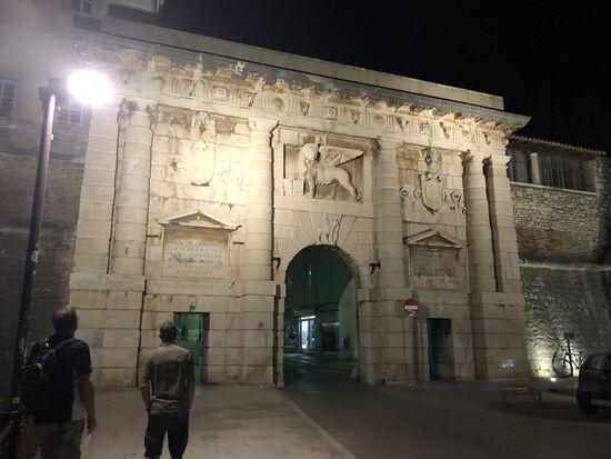 Vorbei an der Lichtinstallation (22m Durchmesser, Solarzellen), Meeresorgel und ein kleiner Spaziergang durch die Altstadt.