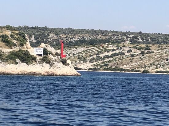 Die Enfahrt zur Marina Kremik