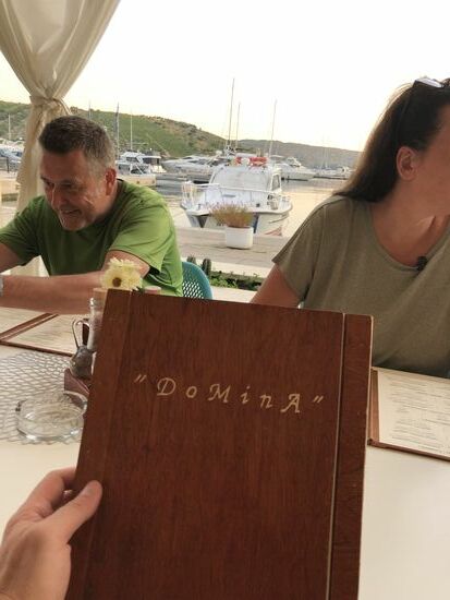 schönes Restaurant direkt an der Marina