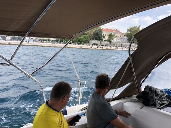 ... wir erzeugen eine kleine Welle, die die Meeresorgel zum Klingen bringt