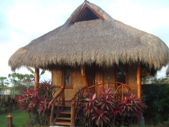 Unser kleines Hütterl.... Aussen HUI - innen NAJA..... Leider macht die Kamera gute Fotos  und aus allem etwas!