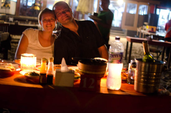 im fischlokal nebenan gabs dann als belohnung fürs nixtun.....riesengarnelen und red snapper...direkt am strand (ok des is jetzt ans von die schlechteren Bilder!)