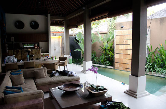 unser kleines Zuhause von der anderen Seite
Man beachte die Couch, die sollte mir später noch zum Verhängnis werden (doris)