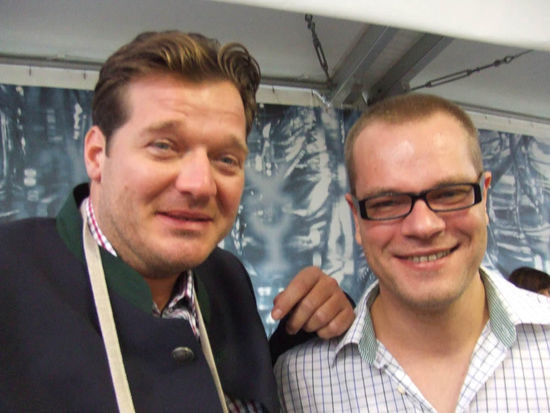 zwischenzeitlich gabs im Gourmetzelt was ganz leckeres.....Höllenchilliaufstrich..... so bringt man Männer zum weinen