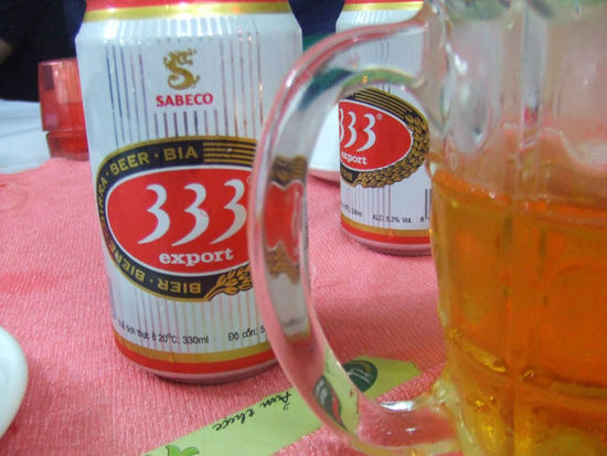 gleich gings auf essenssuche.....einheimisches bier darf nicht fehlen ( sprich: ba ba ba) ... günstig noch dazu... 60 cent