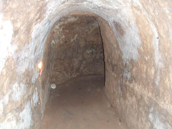 der alte tunnelgräber hat sich des aber doch angschaut.... schaut ja ganz passabel groß aus..... war aber ein krabbeln auf allen vieren ca 20-30m in völliger dunkelheit....