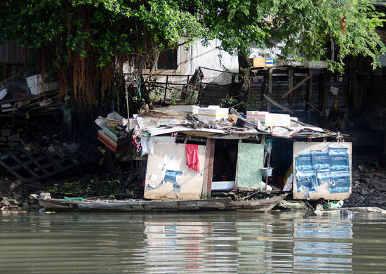 auf diesen booten leben die leute teilweise