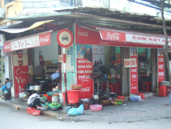 typischer essenladen...am eck.....bei uns würd ma sagen...einladend!!