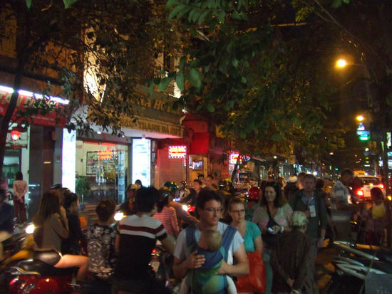 die altstadt bei nacht....überhaupt nix los...eigentlich