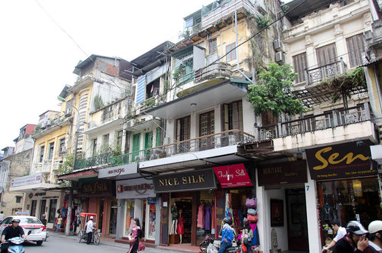 insgesamt wirkt das stadtbild etwas mehr kolonialistischer als saigon