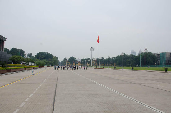 die ausmaße des platzes sind wirklich riesig....wir schätzten zwischen 7 und 15 Fussballfelder ))