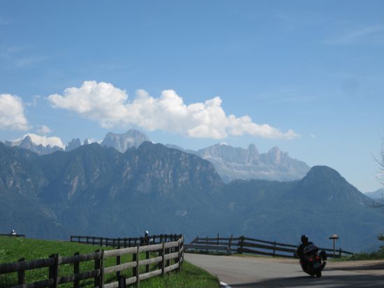 Vor uns die Dolomiten