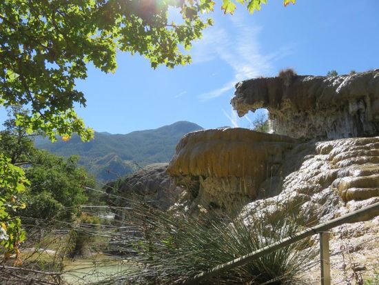 "Fontaine pétrificate de Réotier"