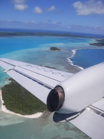 Anflug auf die blaue Lagune mit Air Rarotonga