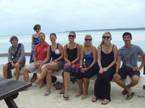 Stuart, Manu, Jan, Caro, Tanja, Erika und zwei Gäste nach dem beach bareque