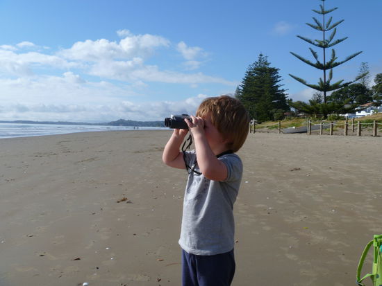 Ben schaut in Orewa, einem Rentnerparadies nördlich von Auckland mal, was so los ist. Wir verdauen noch den Flug