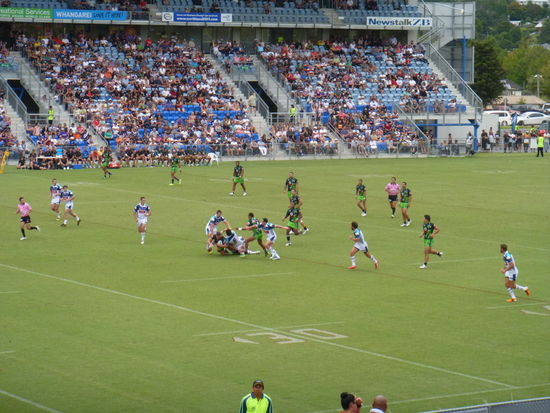 Die Auckland Warriors putzen die Sea Eagles aus Australien mit 62:10 weg. Mein erstes Rugbyspiel als Zuschauer. Ein dezenter Unterschied zu unserem Fussball ist feststellbar.