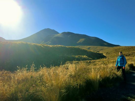Bei traumhaftem Wetter morgens am Fuße der Berge