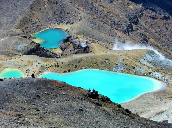 Dieser Anblick war wirklich atemberaubend...die Emerald Lakes nach dem Abstieg vom Red Crater