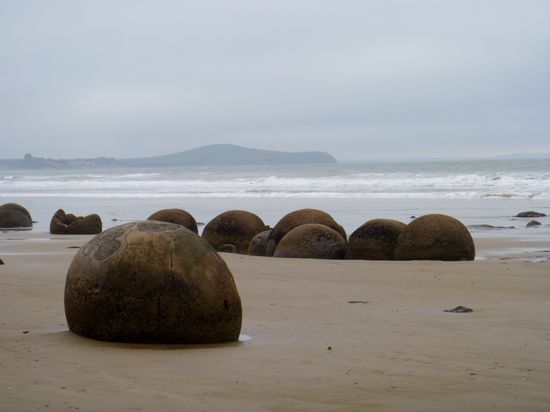 Die Moeraki Boulders durch Karbonate in Jahrmillionen geformt