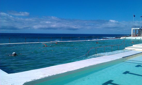 Das 50 m Becken im Iceberg Swimclub. Eine Ode an alle Schwimmfreunde
