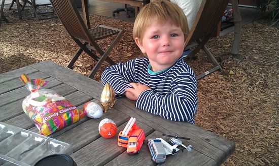 Ja, der Osterhase hat es bis hierher geschafft. Ben hat hierfür allerdings den Koalabären verantwortlich gemacht: " Vielleicht hat der da das gebracht."