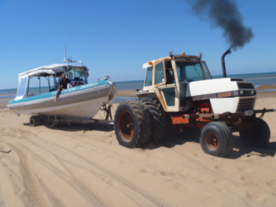 mit dem Traktor an den Strand