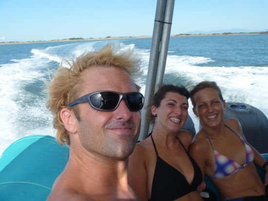 mit dem Boot ans Wrack...