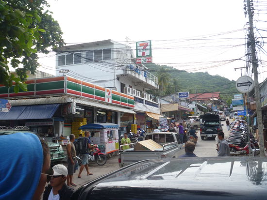 Angekommen auf der Insel, rauf auf den Pick up und lo geht die wilde Fahrt.