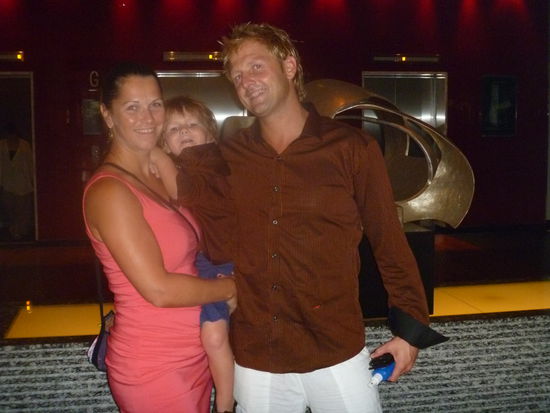 Family Foto (man beachte Jan und Ben im maßgeschneiderten Hemd)