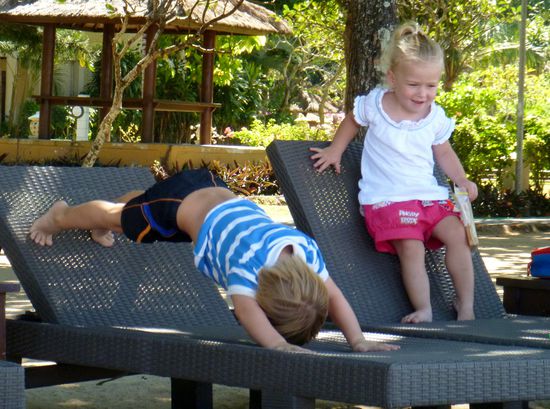 Ben beim Morgenyoga mit neuer Freundin.