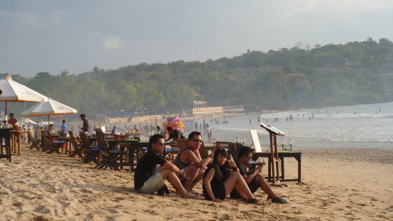 Jimbaran Beach in die andere Richtung...nicht mehr so einsam.