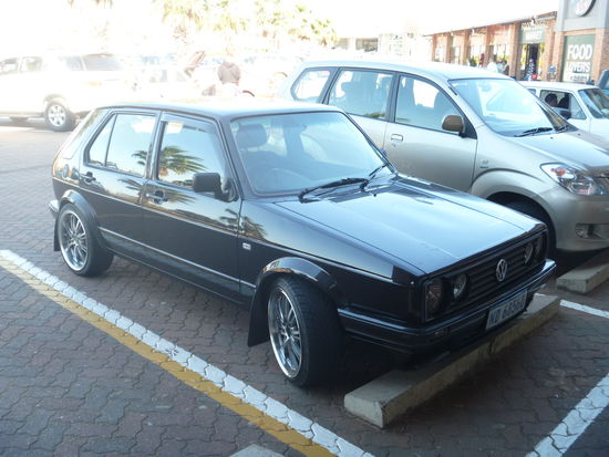 Für alle Autorfreunde, besonders für Dich, Christian: der gute alte einser Golf, keine Ausnahmesichtung. Der fährt hier so häufig  rum wie bei uns der 3 er BMW. Dieses Modell wurde 2008 gebaut.