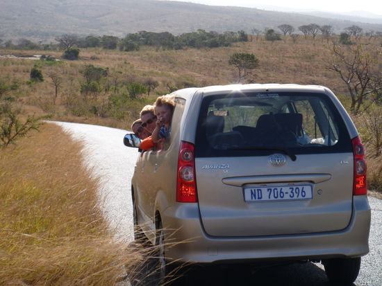 Unsere erste Safari ... von vorne nach hinten: Caro, Hanna, Ben