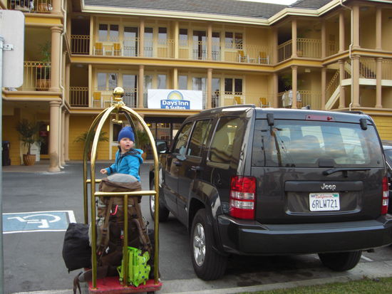 In Santa Cruz. Ein Glück, dass wir Rucksäcke dabei haben...