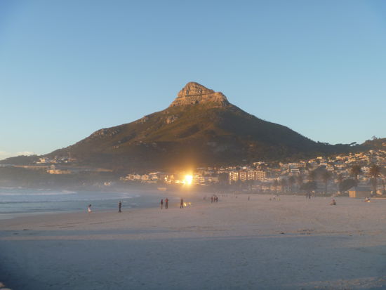 Blick über den Strand von Camps Bay von unserem kleinen Picknickplatz aus....