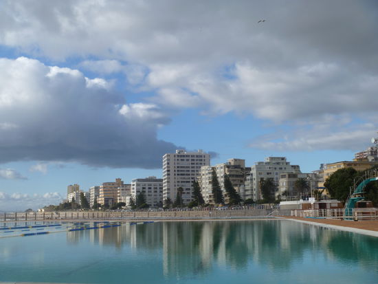 Der Swimming Pool in Sea Point nur für uns alleine...bei 13°C Wassertemperatur kein Wunder!