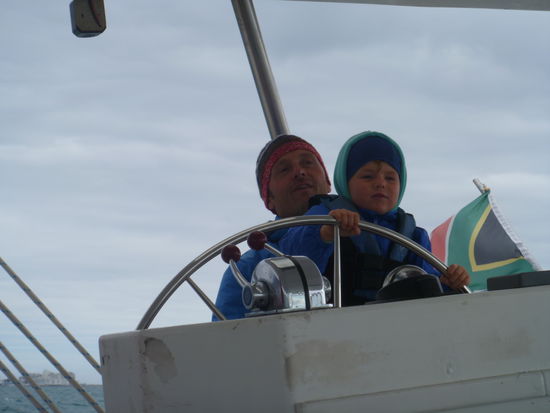 und als unser Captain bei einer Segeltour vor der Küste