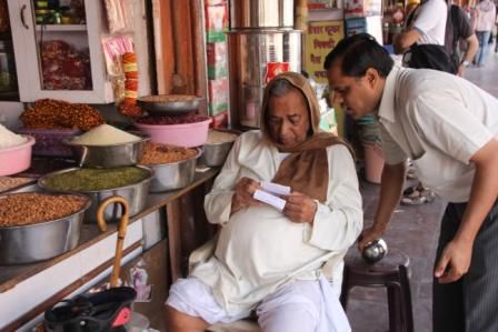 Gewürzladen in Jaipur.
alles schön offen...