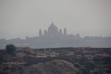 Umaid Bhawan Palast, ein riesiger Sandsteinpalast mit nur 348 Zimmern, aktuell werden noch 80 Zimmer von dem amtierenden Maharaja bewohnt