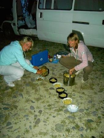 Raubtierfuetterung, denn 7 hungrige Maeuler wollen gestopft werden.